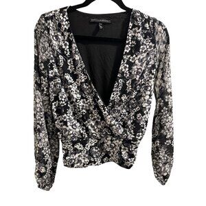 ✌️ 2/$40 ✌️ White House Black Market Plunging V-Neck Floral  Blouse sz XXS